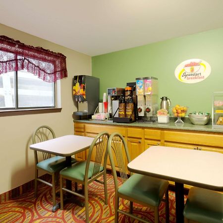 ซูเปอร์ 8 บาย วินด์แฮม กรีน ริเวอร์ Hotel กรีนริเวอร์ ภายนอก รูปภาพ