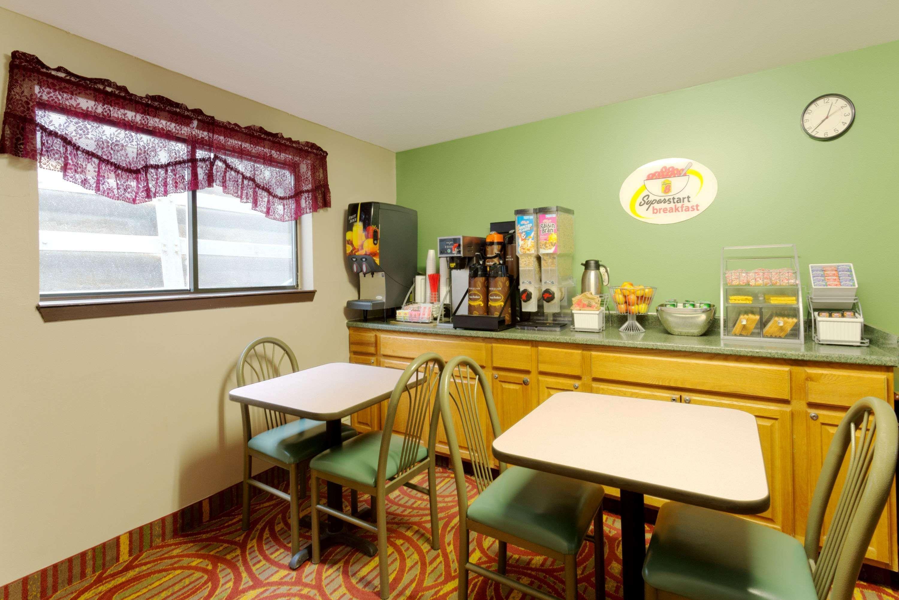 ซูเปอร์ 8 บาย วินด์แฮม กรีน ริเวอร์ Hotel กรีนริเวอร์ ภายนอก รูปภาพ